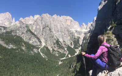 Al Rifugio Pedrotti, tra esplosioni di maggiociondolo