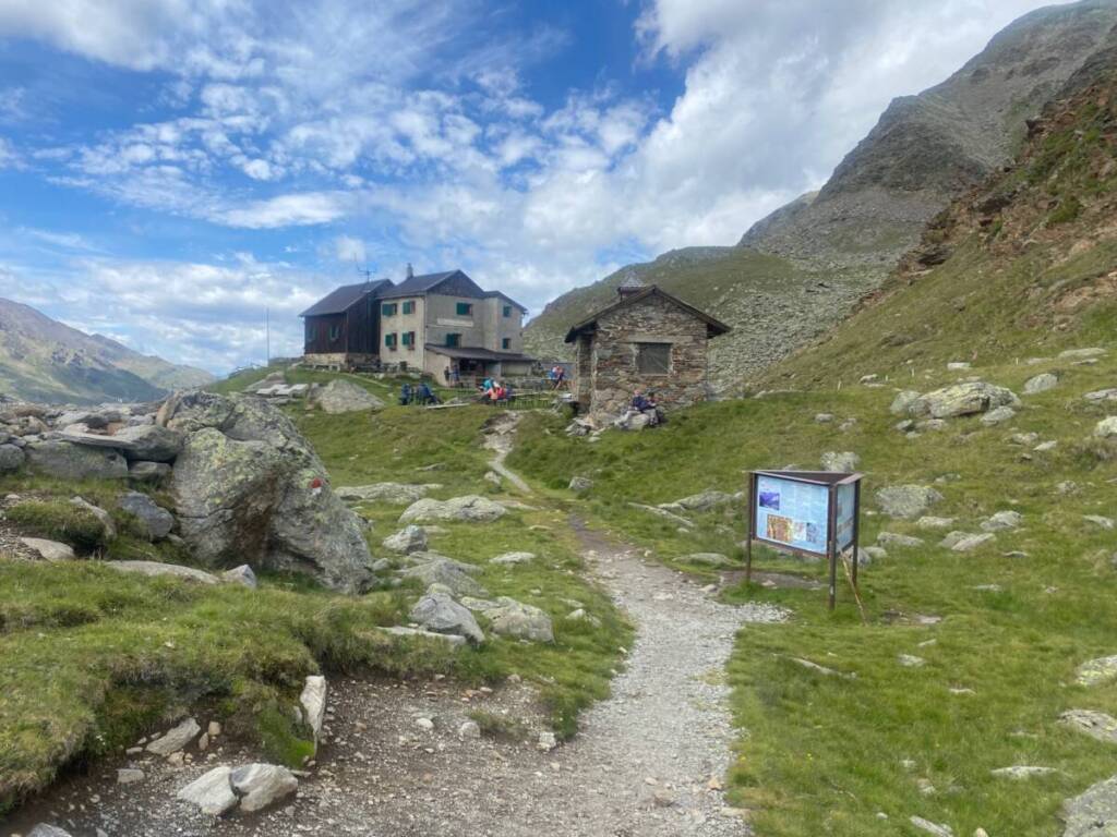 Rifugio Pio XI Ghiacciaio Palla Bianca Trentino Alto Adige escursioni